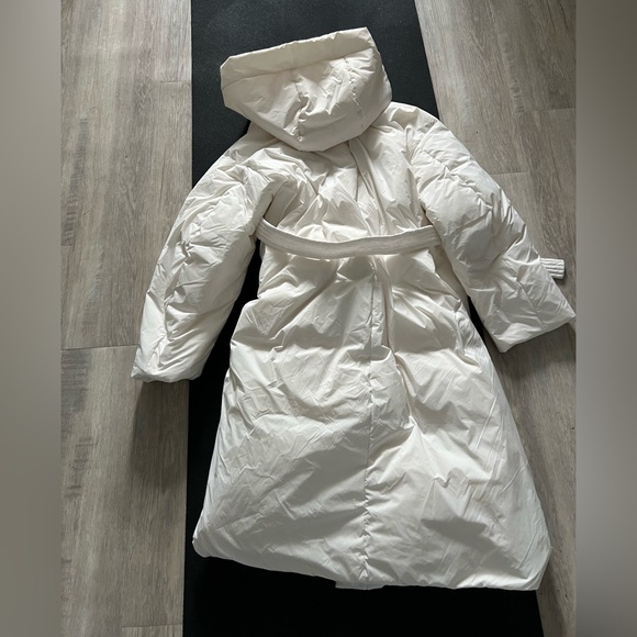 White long down jacket - Picture 8 of 8